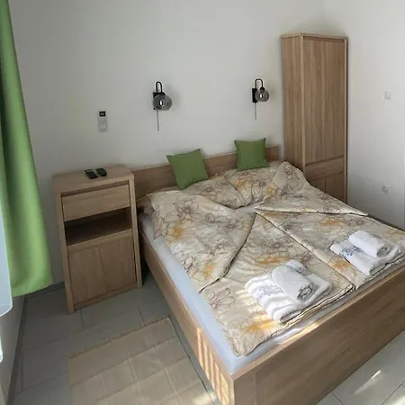 Rad-var Apartmanhaz Apartment *