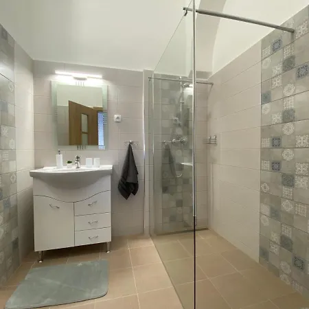 Rad-var Apartmanhaz Apartment Eger
