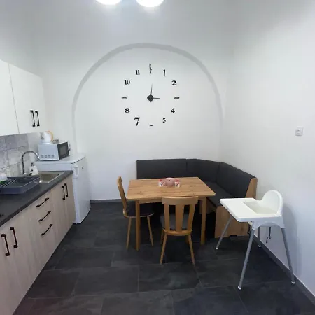 Rad-var Apartmanhaz Apartment *