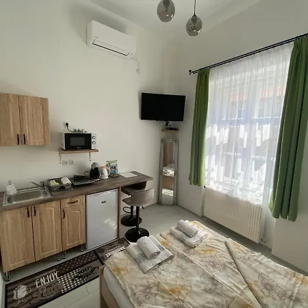Rad-var Apartmanhaz Apartment