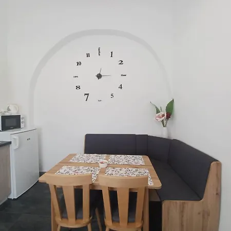 Rad-var Apartmanhaz Apartment *