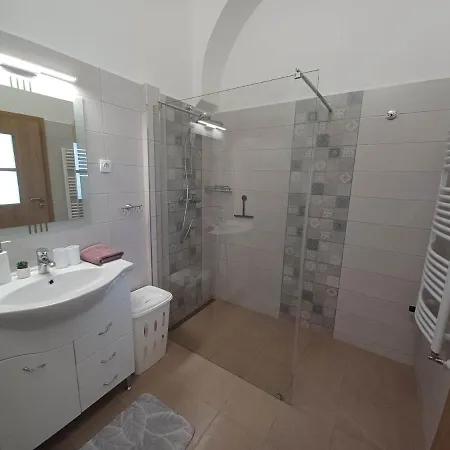 Apartment Rad-var Apartmanhaz Eger