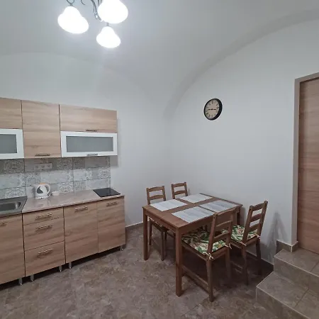 Rad-var Apartmanhaz Apartment *