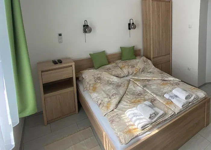 Rad-var Apartmanhaz Apartment *