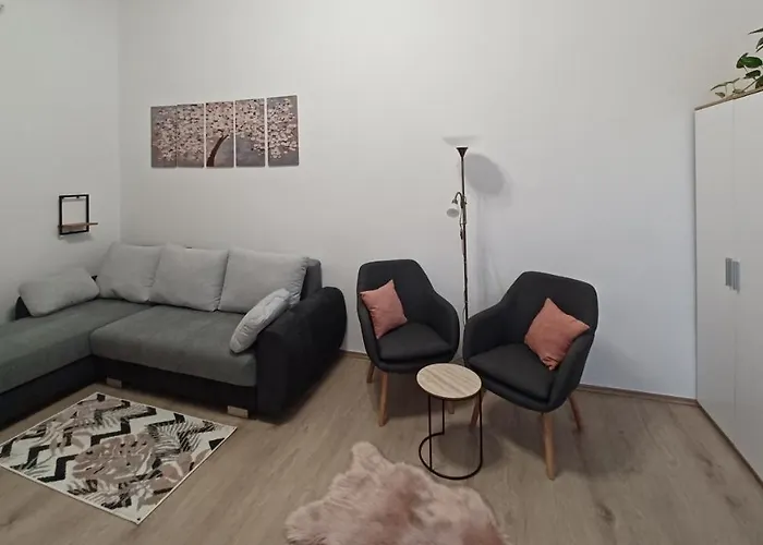 Rad-var Apartmanhaz Apartment *
