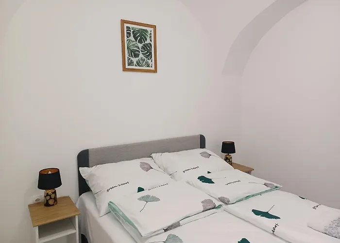 Rad-var Apartmanhaz Apartment