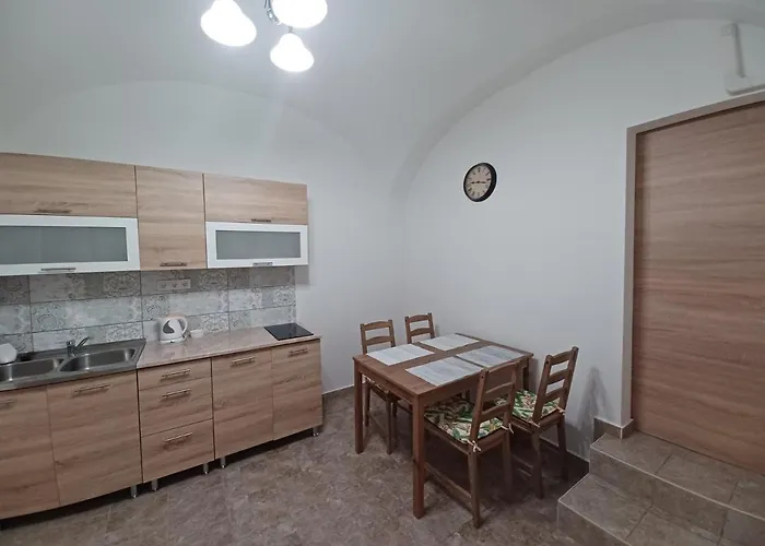 Rad-var Apartmanhaz Διαμέρισμα *